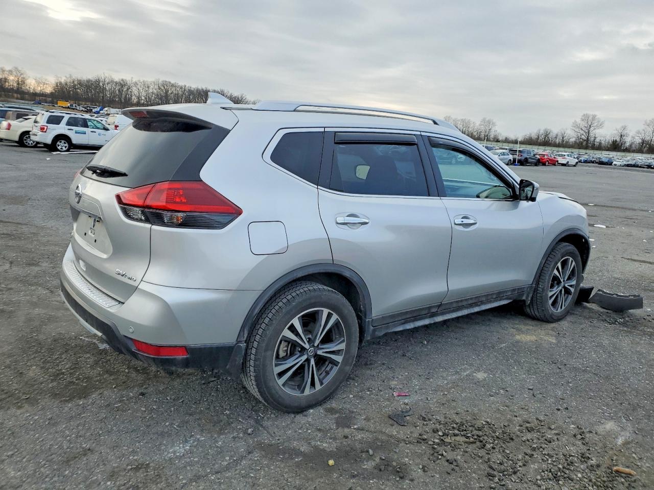 2019 NISSAN ROGUE S photo 3