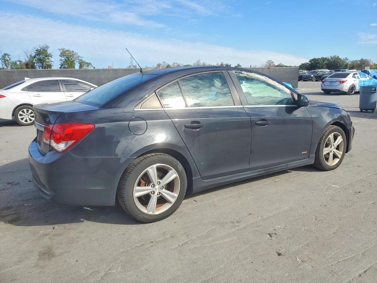 2015 CHEVROLET CRUZE LT photo 3