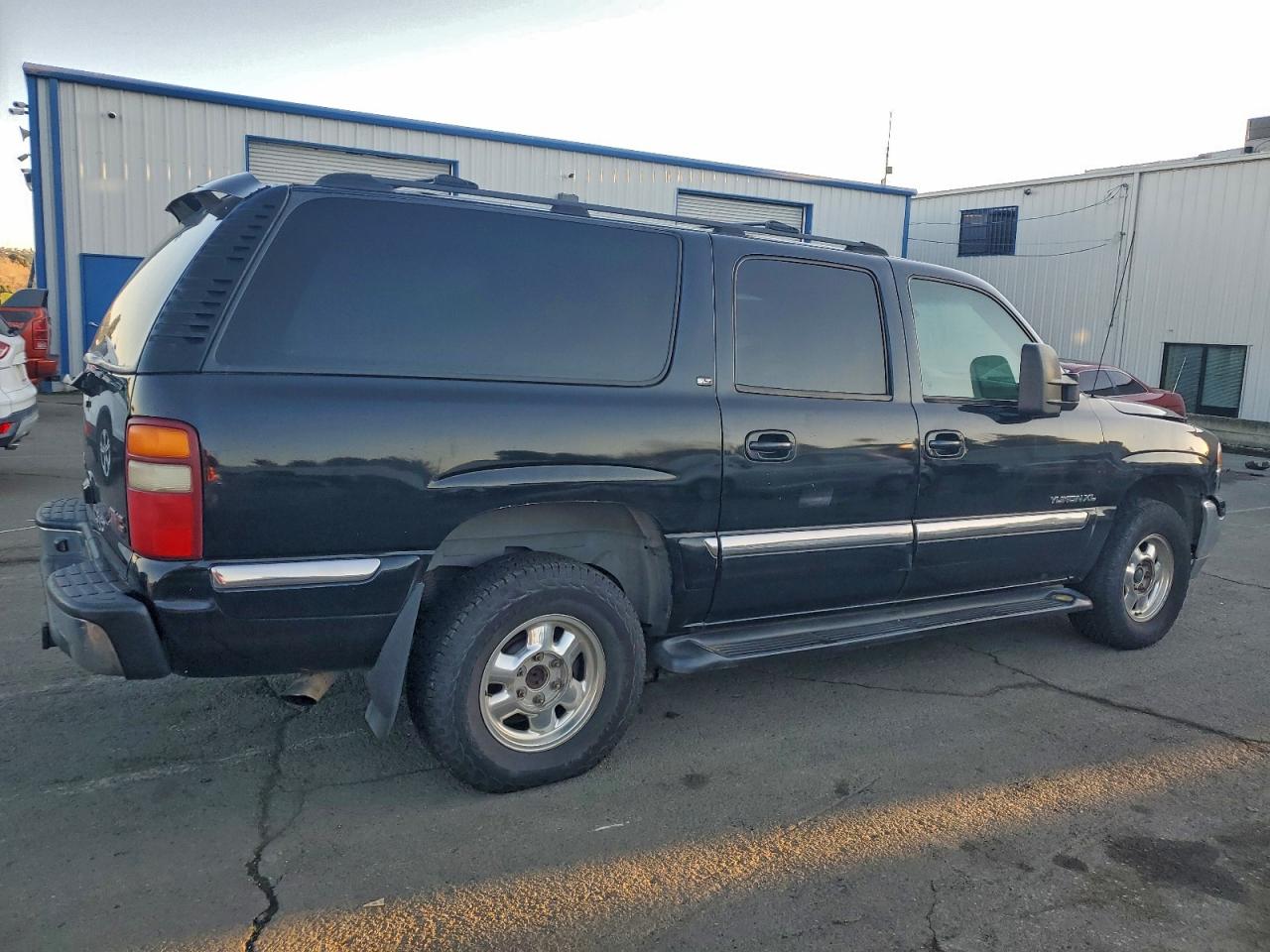 2002 GMC YUKON XL K1500 photo 3