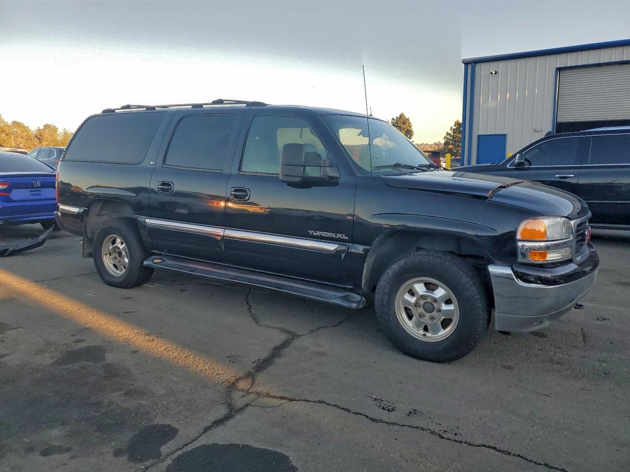 2002 GMC YUKON XL K1500 photo 4