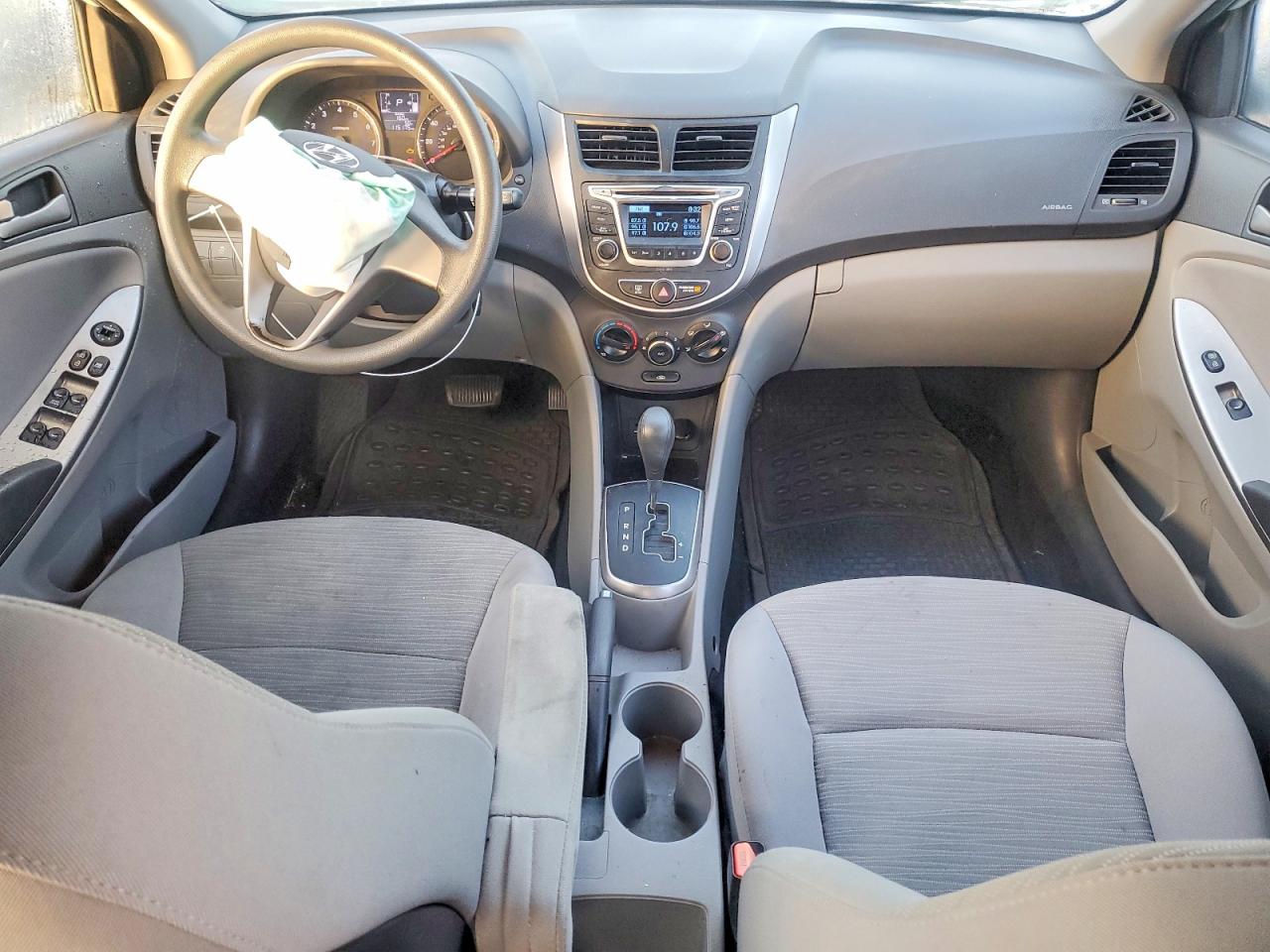2016 HYUNDAI ACCENT SE photo 8