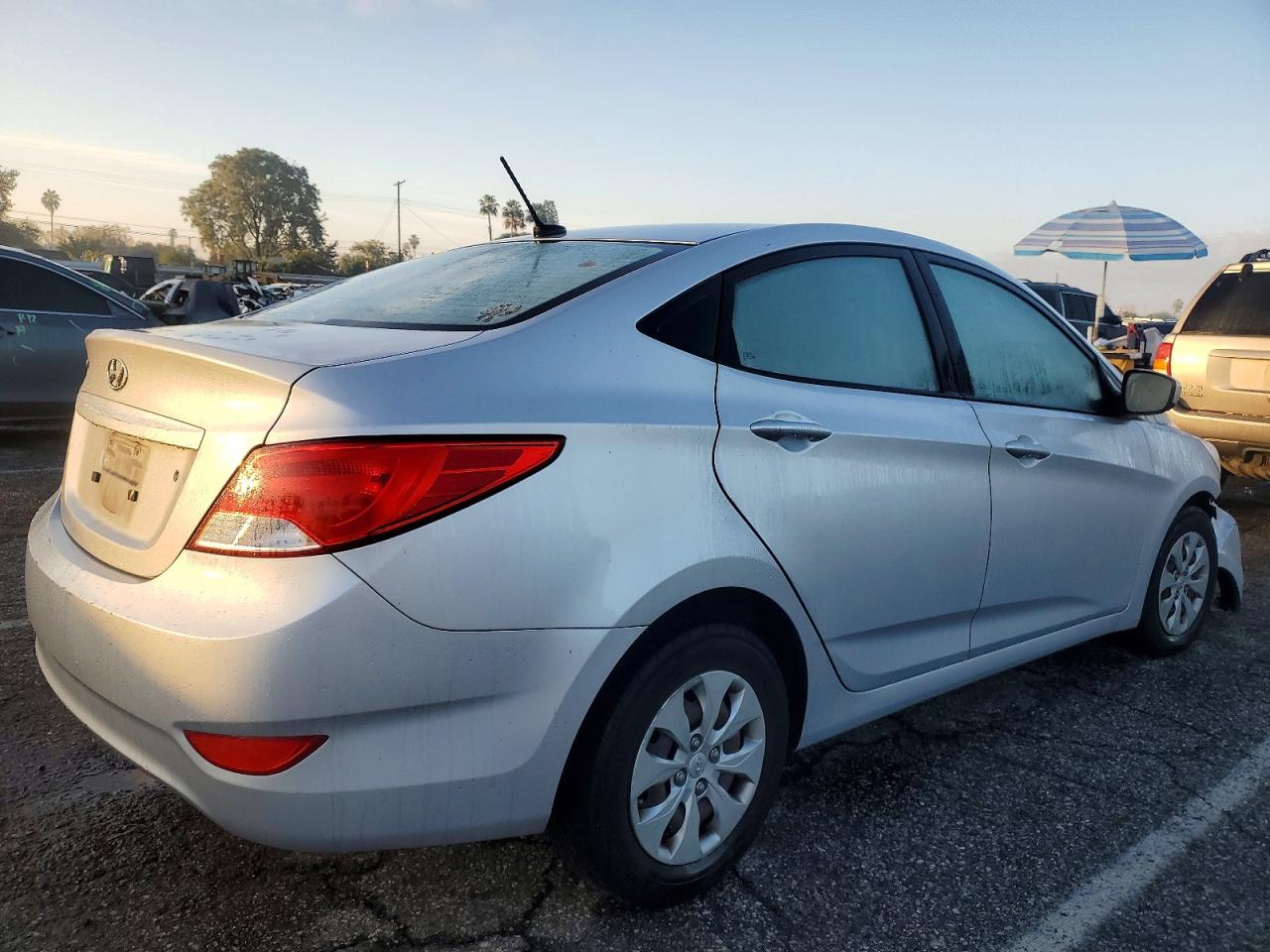 2016 HYUNDAI ACCENT SE photo 3