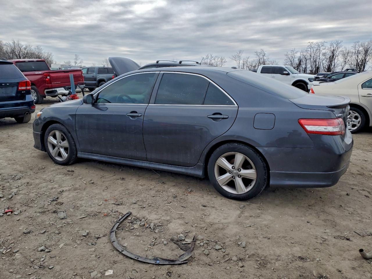 2011 TOYOTA CAMRY BASE photo 2