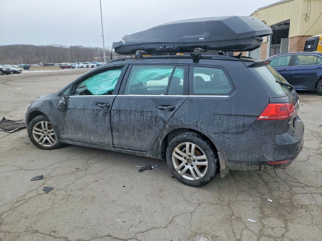 2015 VOLKSWAGEN GOLF SPORTWAGEN TDI S photo 2