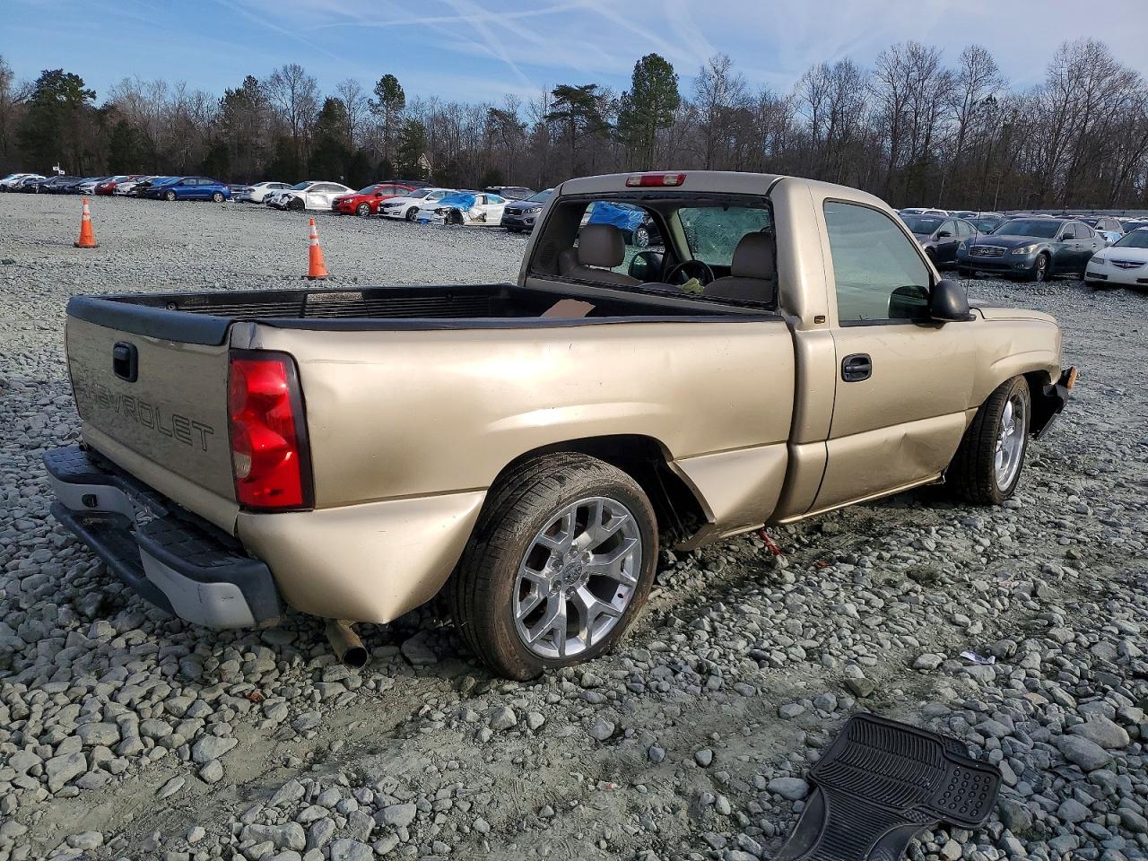 2005 CHEVROLET SILVERADO C1500 photo 3