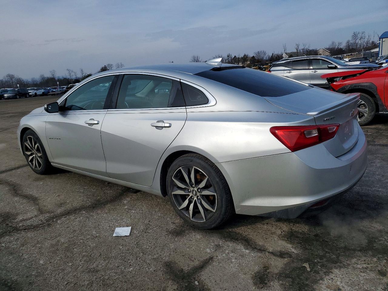 2018 CHEVROLET MALIBU LT photo 2