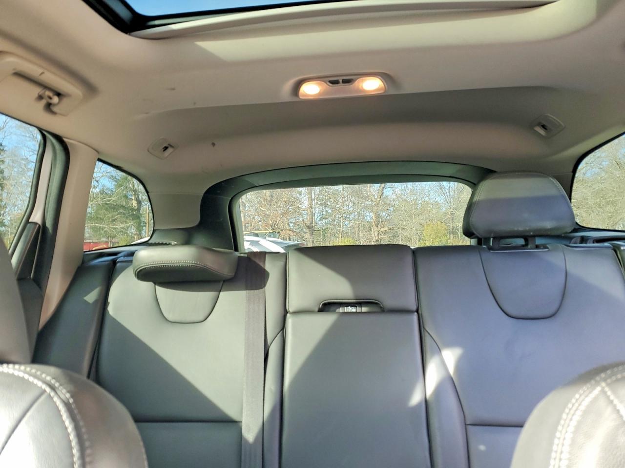 2017 VOLVO XC60 photo 19