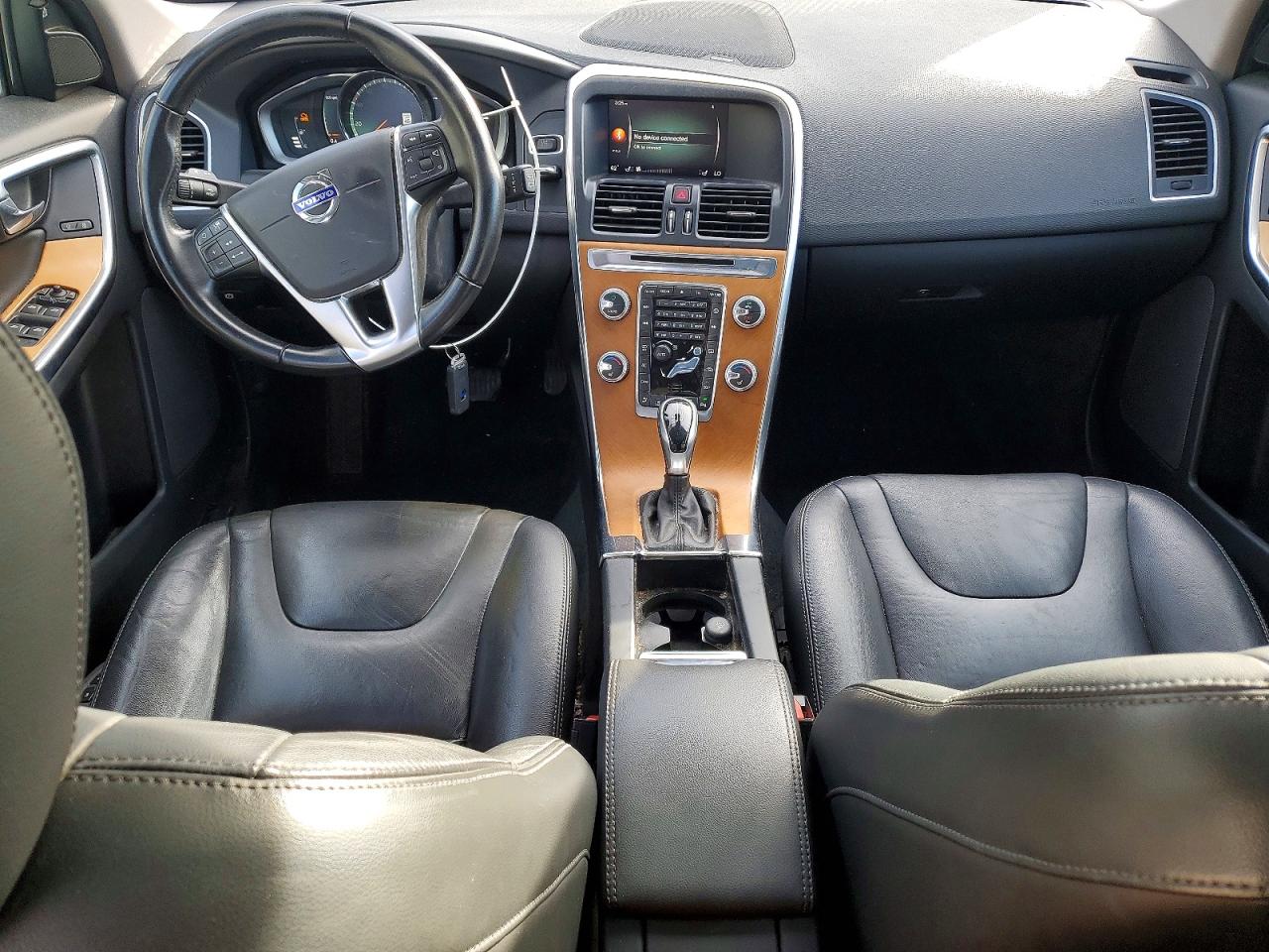 2017 VOLVO XC60 photo 15