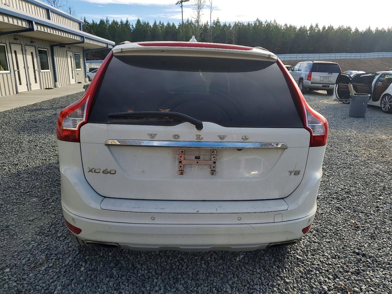 2017 VOLVO XC60 photo 11