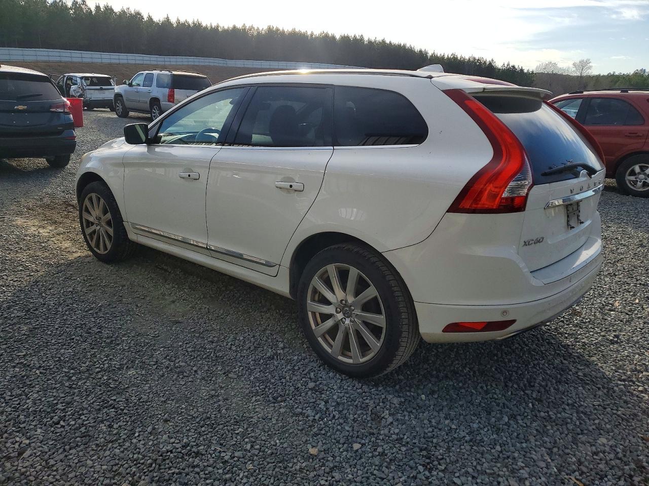 2017 VOLVO XC60 photo 3