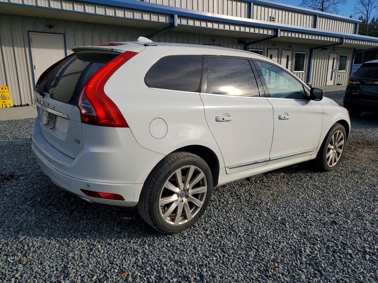 2017 VOLVO XC60 photo 5