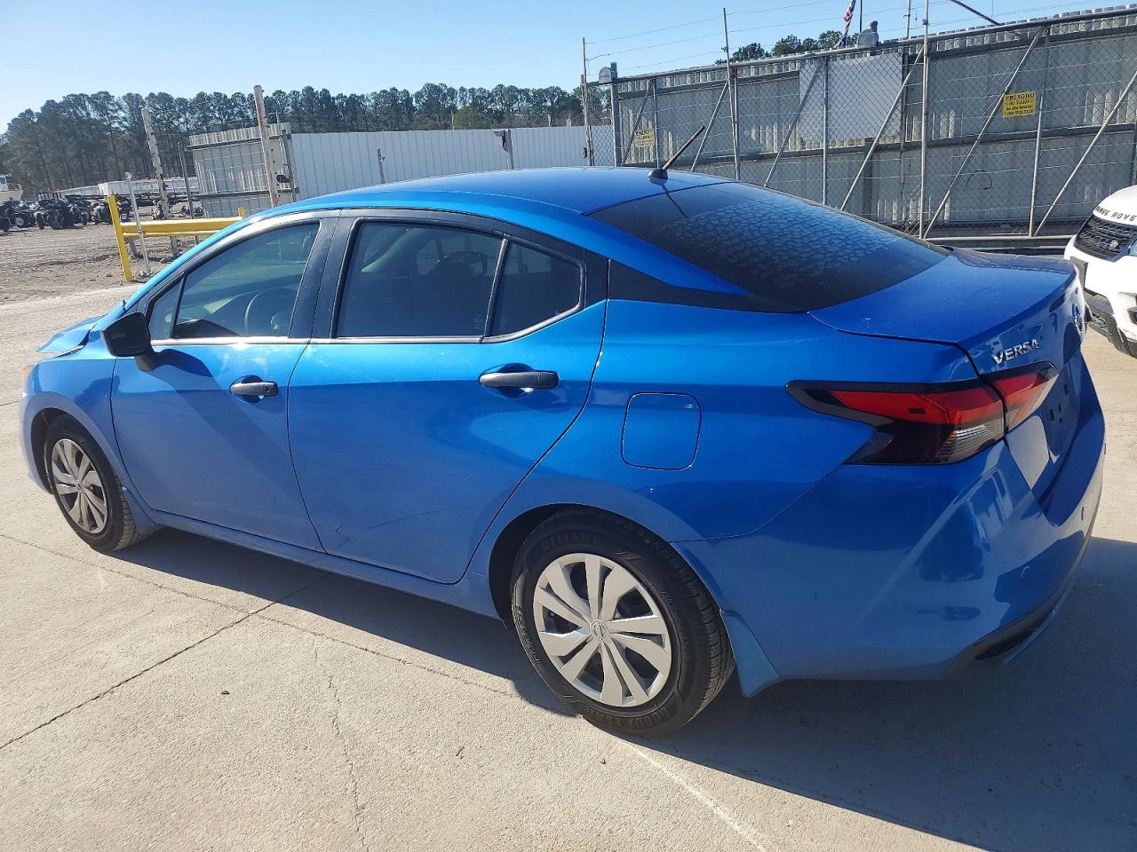 2020 NISSAN VERSA S photo 2