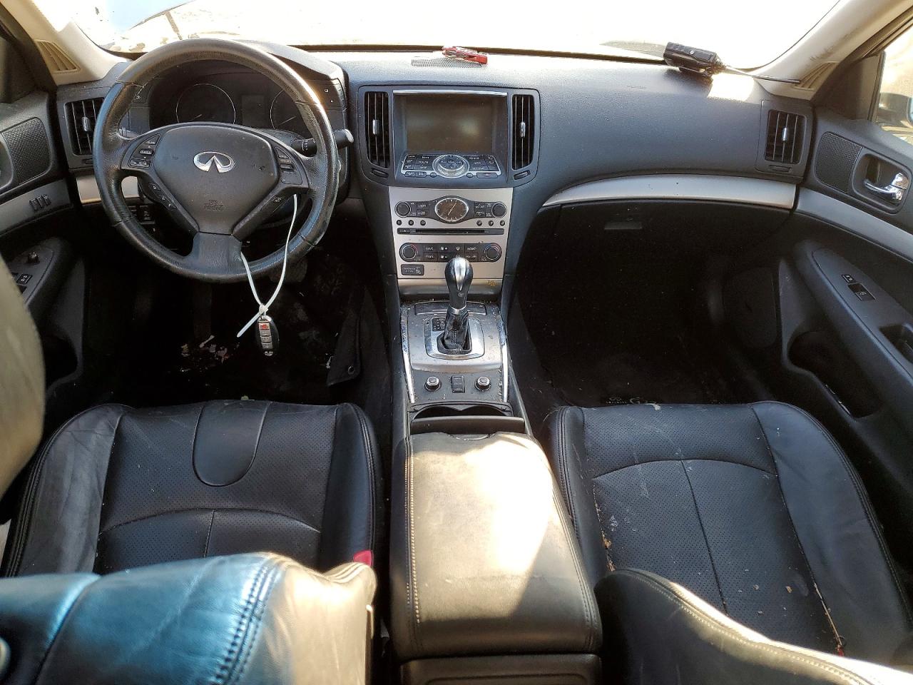 2011 INFINITI G37 photo 8