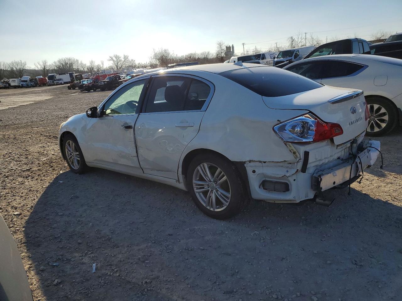 2011 INFINITI G37 photo 2