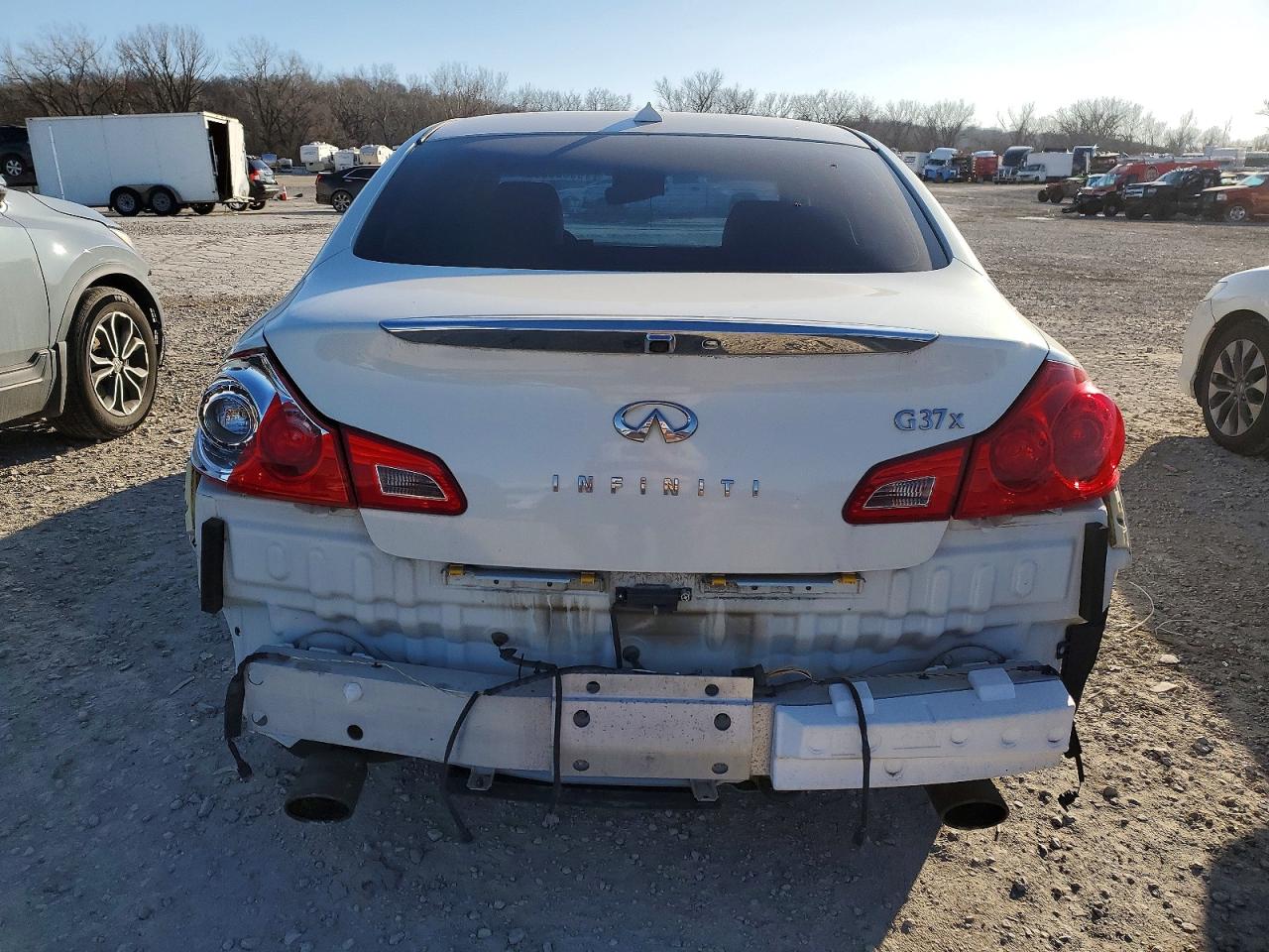 2011 INFINITI G37 photo 6