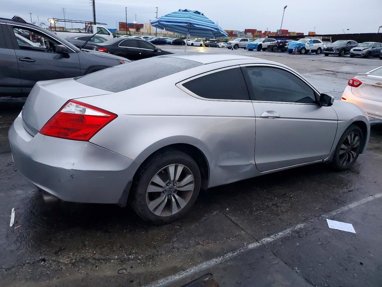 2010 HONDA ACCORD LX photo 3