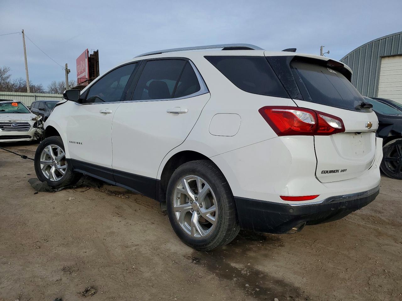 2020 CHEVROLET EQUINOX LT photo 2