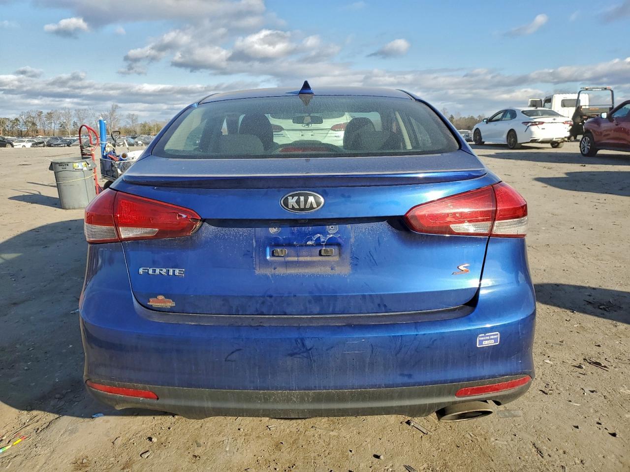 2017 KIA FORTE LX photo 6