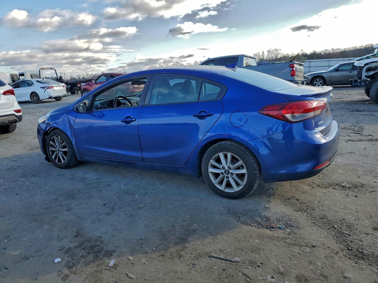 2017 KIA FORTE LX photo 2