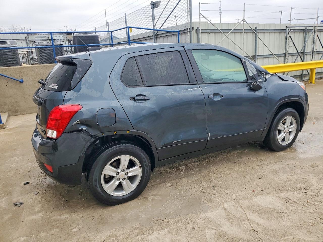 2022 CHEVROLET TRAX LS photo 5
