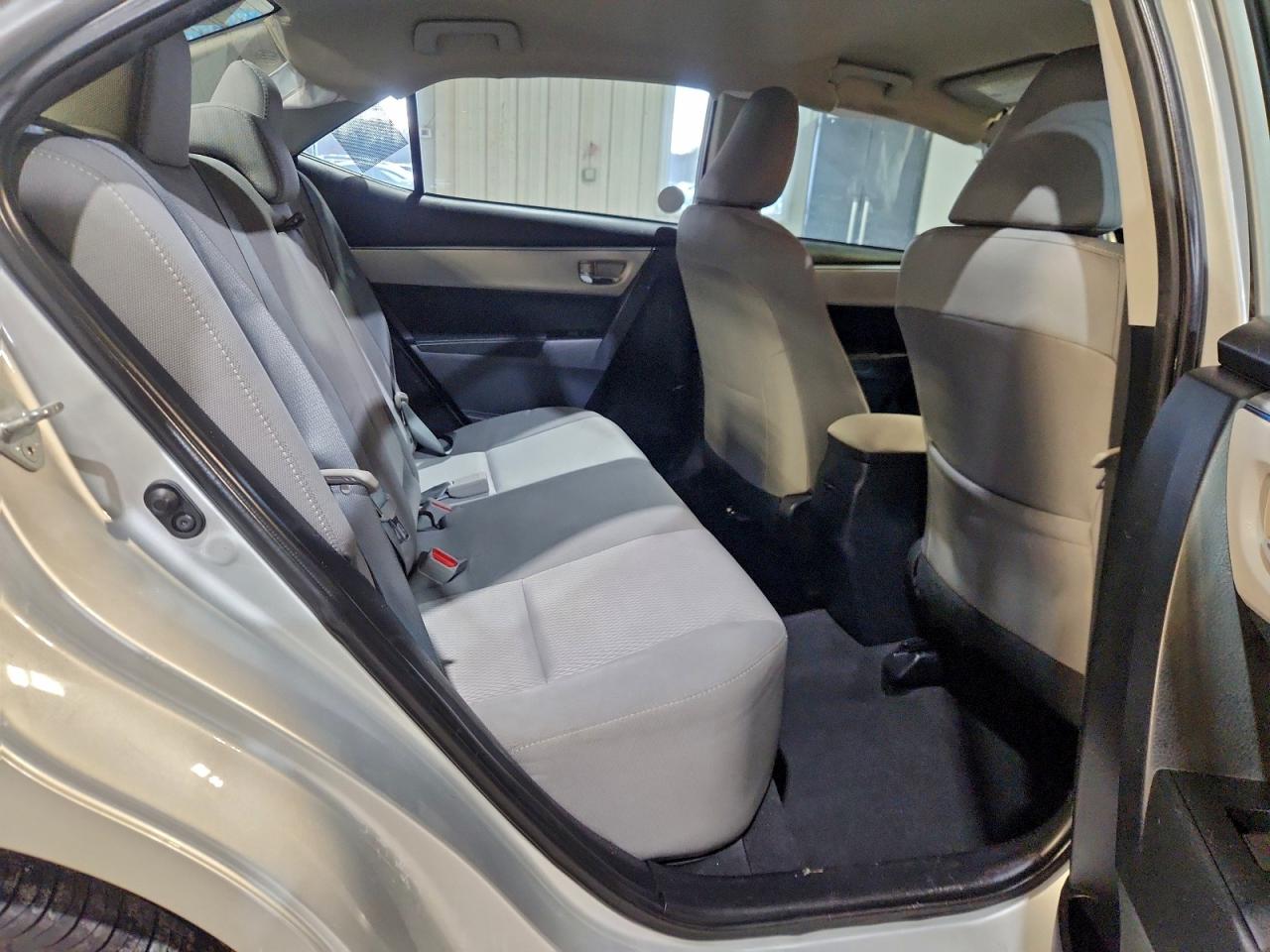 2015 TOYOTA COROLLA L photo 10