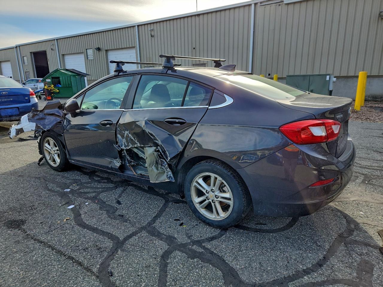 2016 CHEVROLET CRUZE LT photo 2
