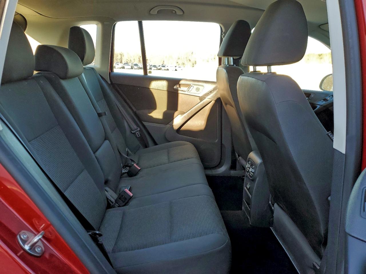 2012 VOLKSWAGEN TIGUAN S photo 10