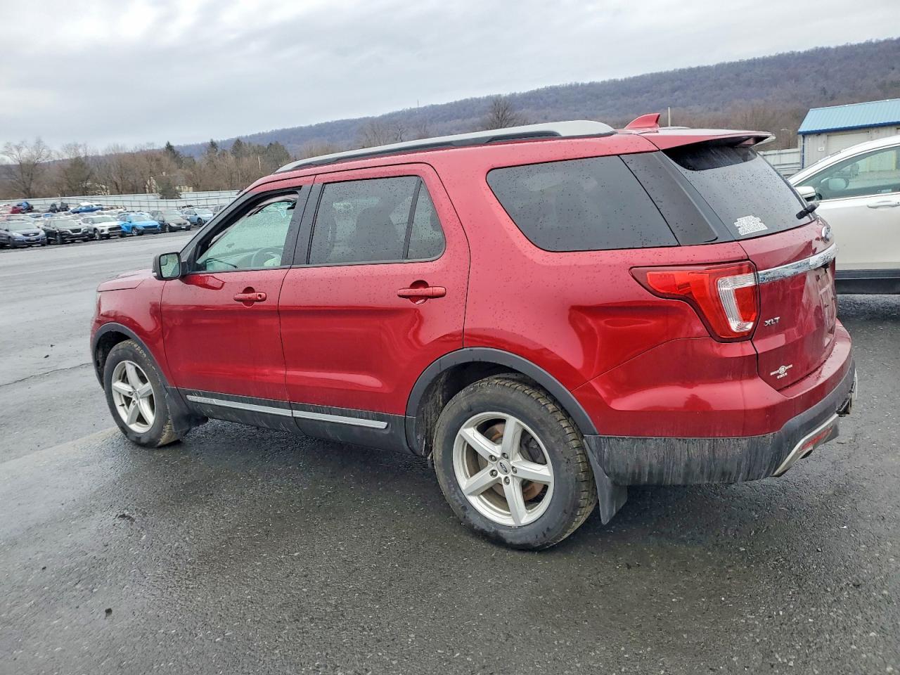 2017 FORD EXPLORER XLT photo 2