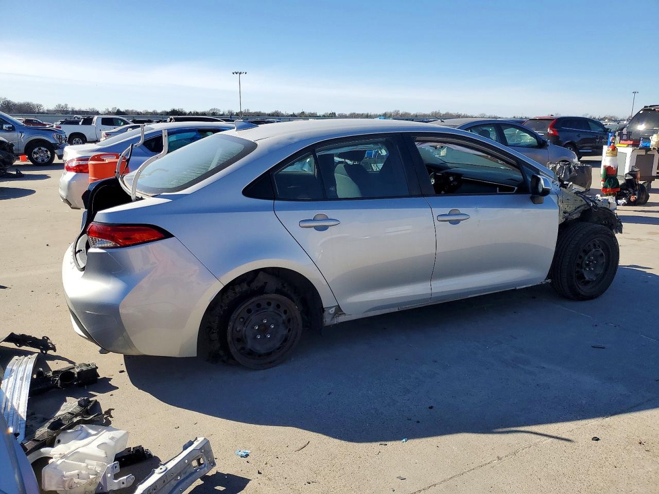 2021 TOYOTA COROLLA LE photo 3