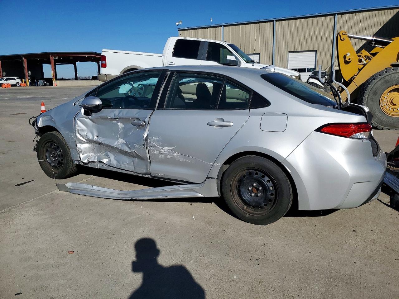 2021 TOYOTA COROLLA LE photo 2