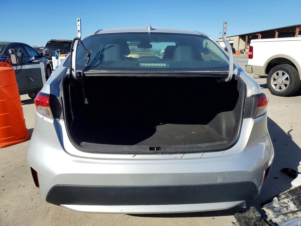 2021 TOYOTA COROLLA LE photo 6
