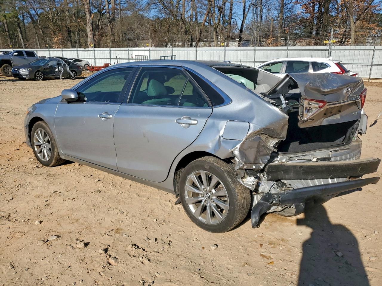 2015 TOYOTA CAMRY XSE photo 2