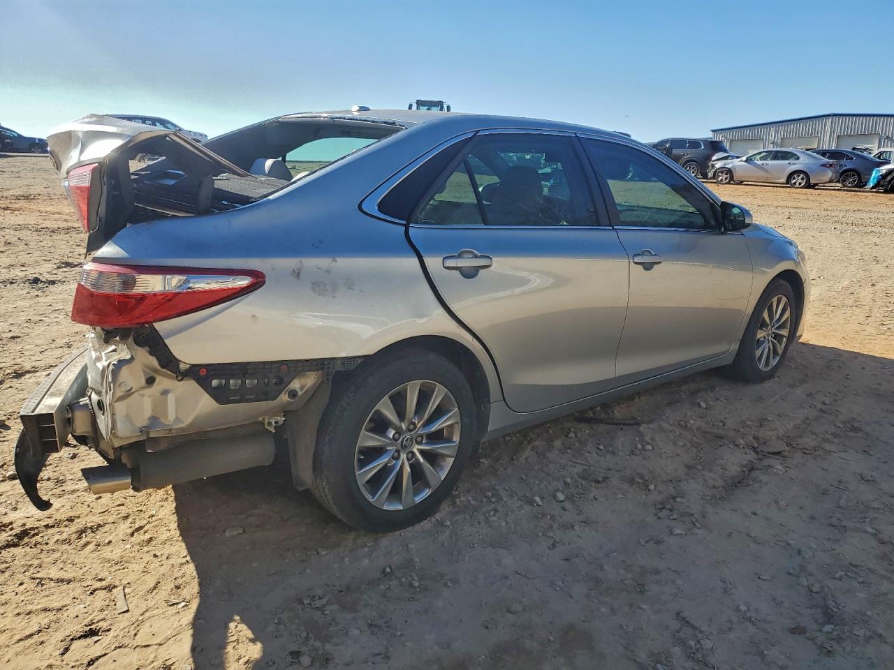 2015 TOYOTA CAMRY XSE photo 3