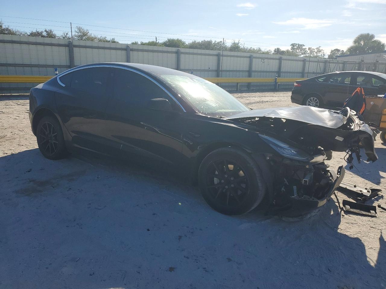 2019 TESLA MODEL 3 photo 4