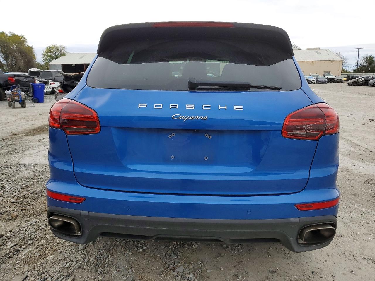 2017 PORSCHE CAYENNE photo 6
