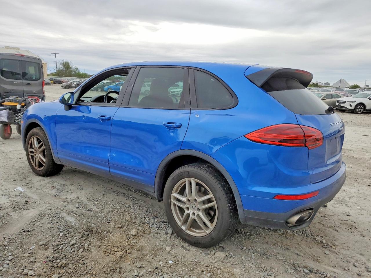 2017 PORSCHE CAYENNE photo 2