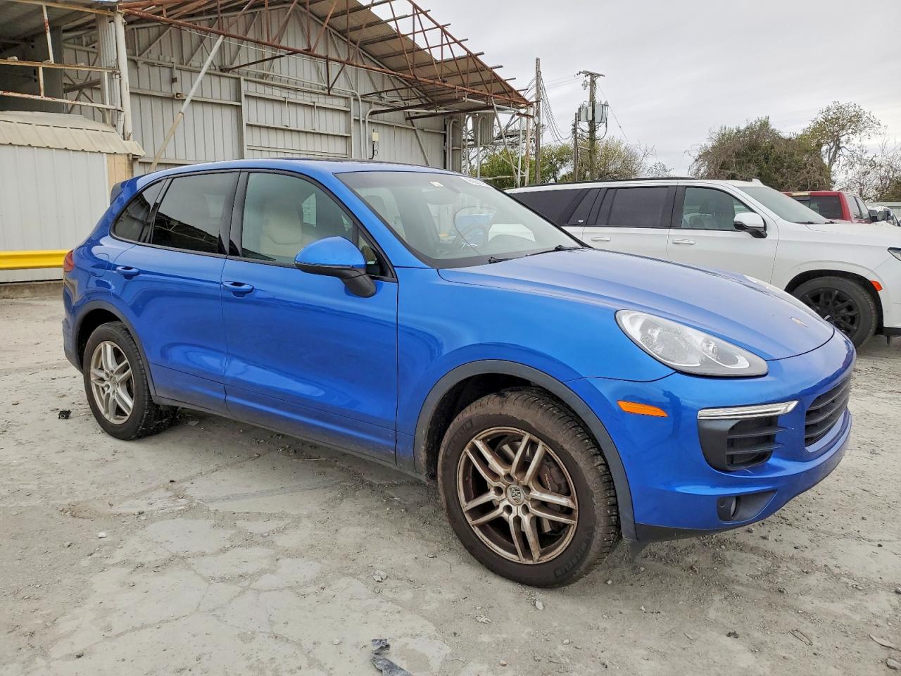 2017 PORSCHE CAYENNE photo 4