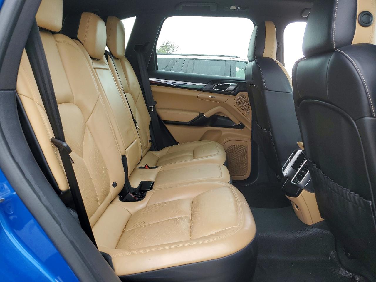 2017 PORSCHE CAYENNE photo 10