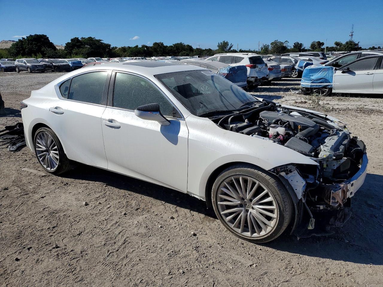 2025 LEXUS IS 300 photo 4