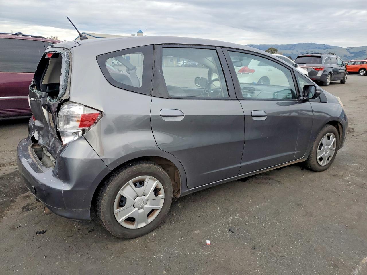 2013 HONDA FIT photo 3