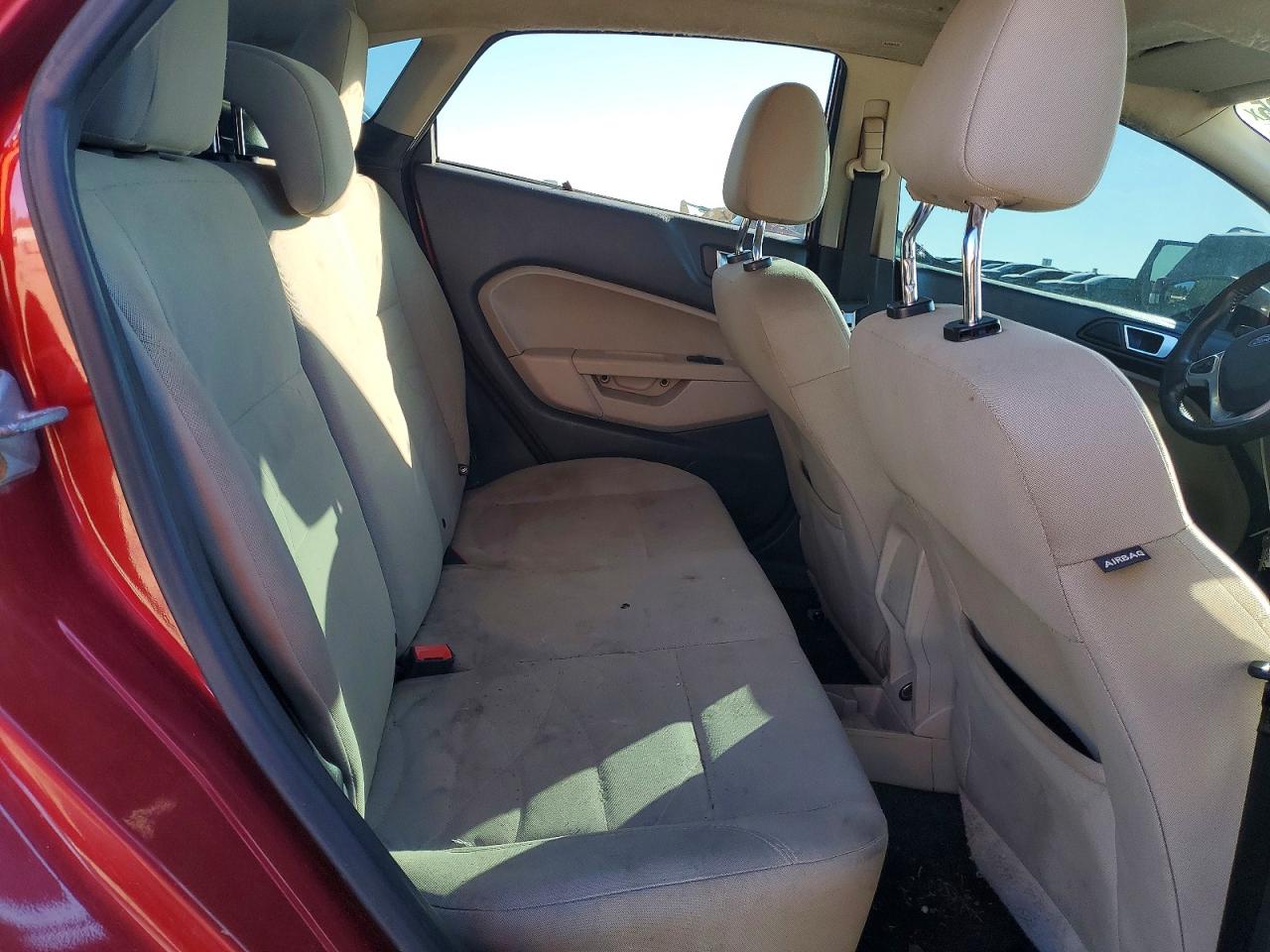 2016 FORD FIESTA SE photo 19