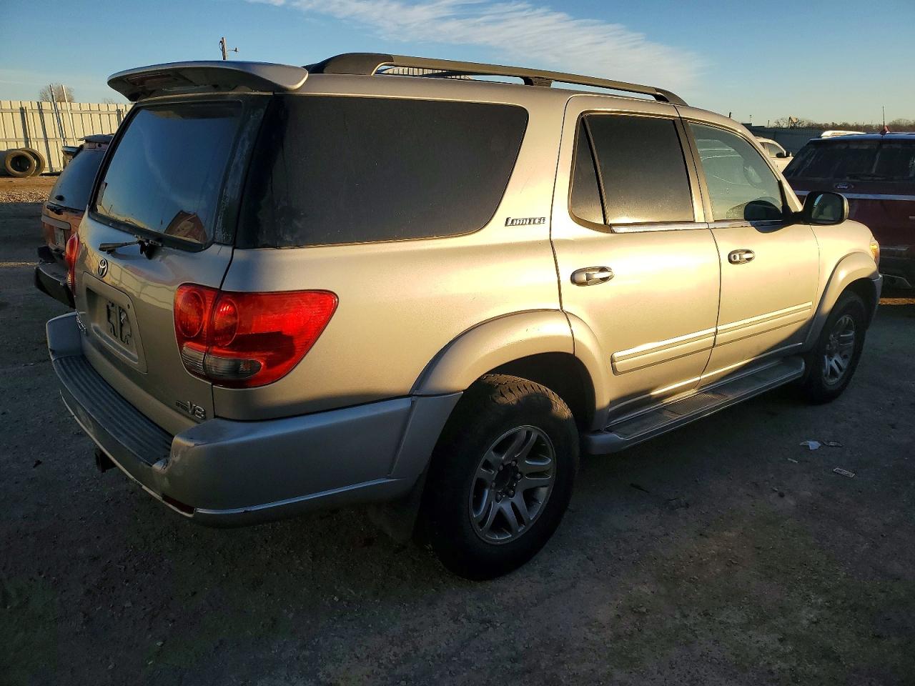 2005 TOYOTA SEQUOIA photo 3