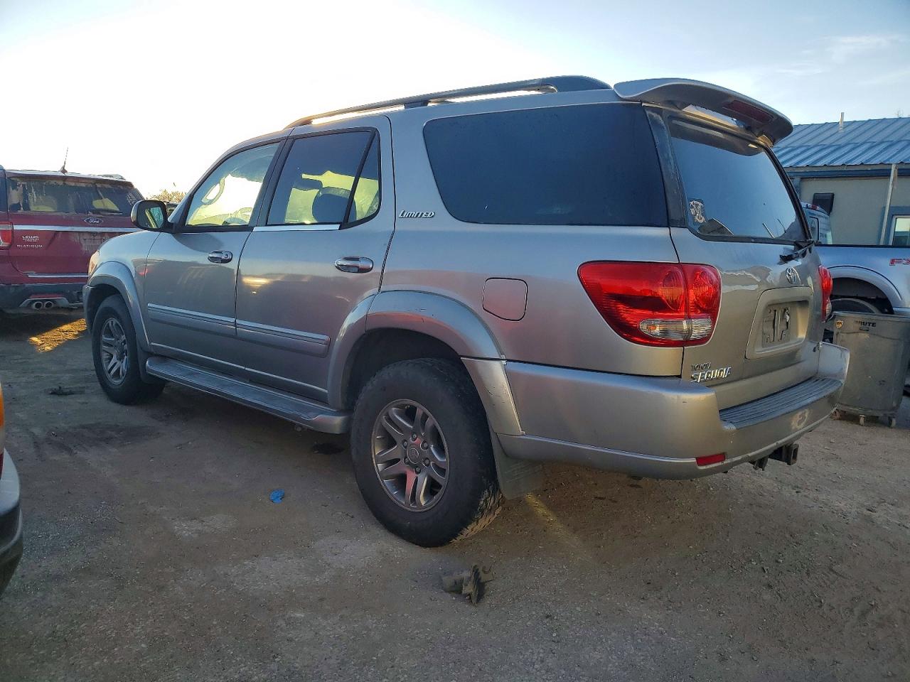 2005 TOYOTA SEQUOIA photo 2
