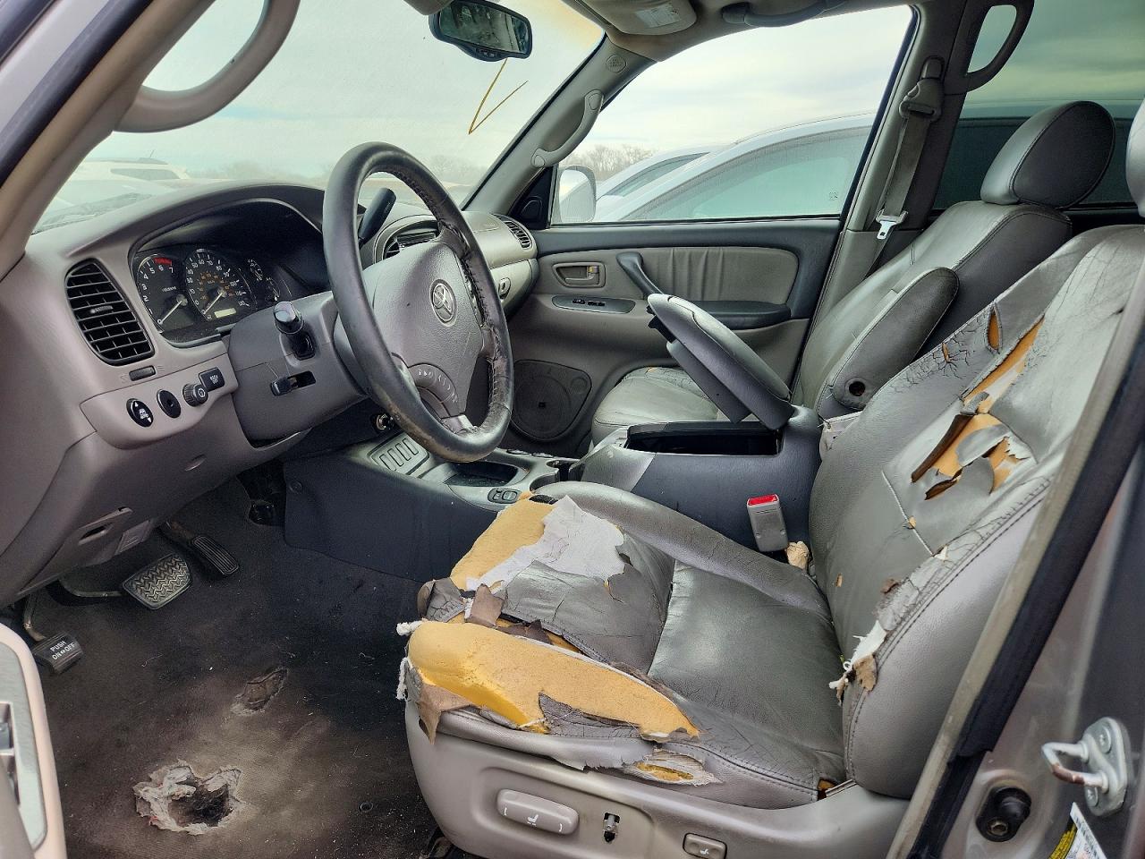 2005 TOYOTA SEQUOIA photo 7