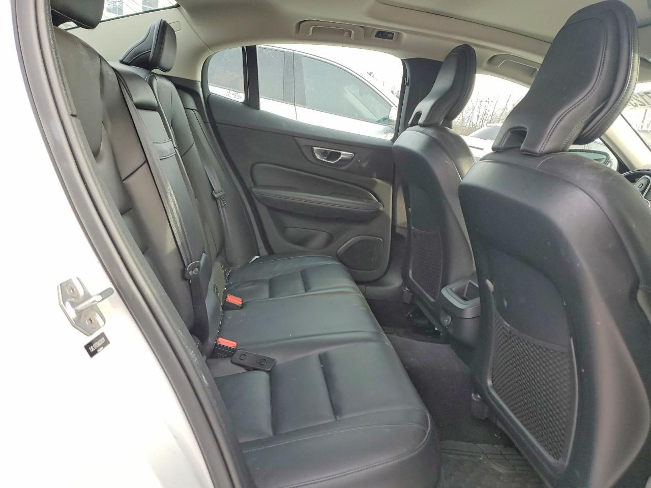 2022 VOLVO S60 B5 MOMENTUM photo 10