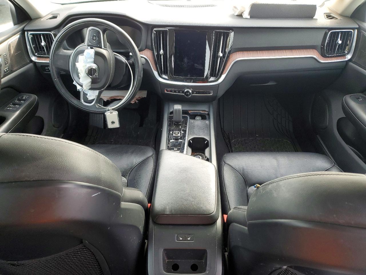 2022 VOLVO S60 B5 MOMENTUM photo 8