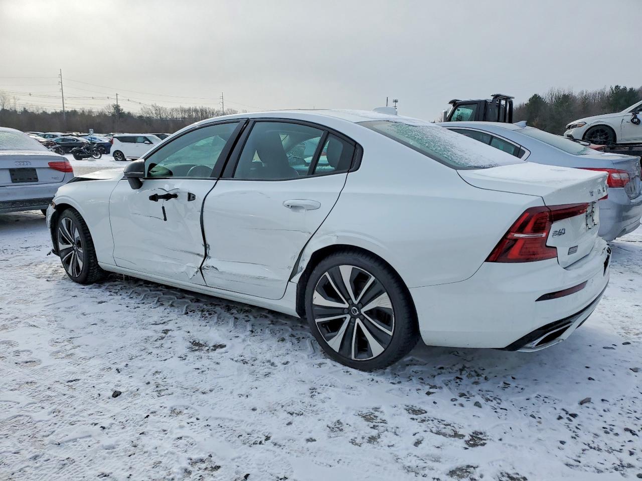 2022 VOLVO S60 B5 MOMENTUM photo 2