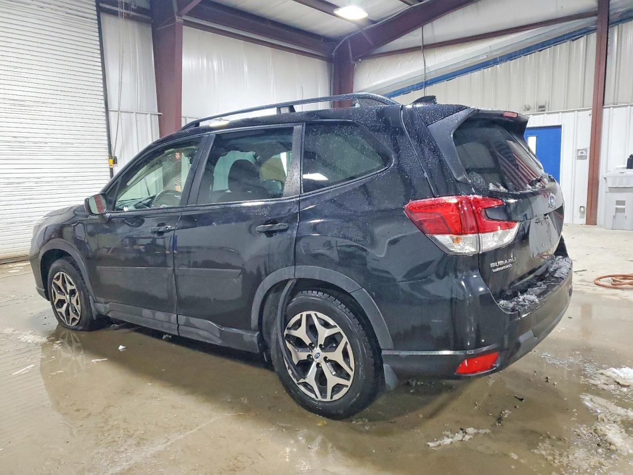 2021 SUBARU FORESTER PREMIUM photo 2