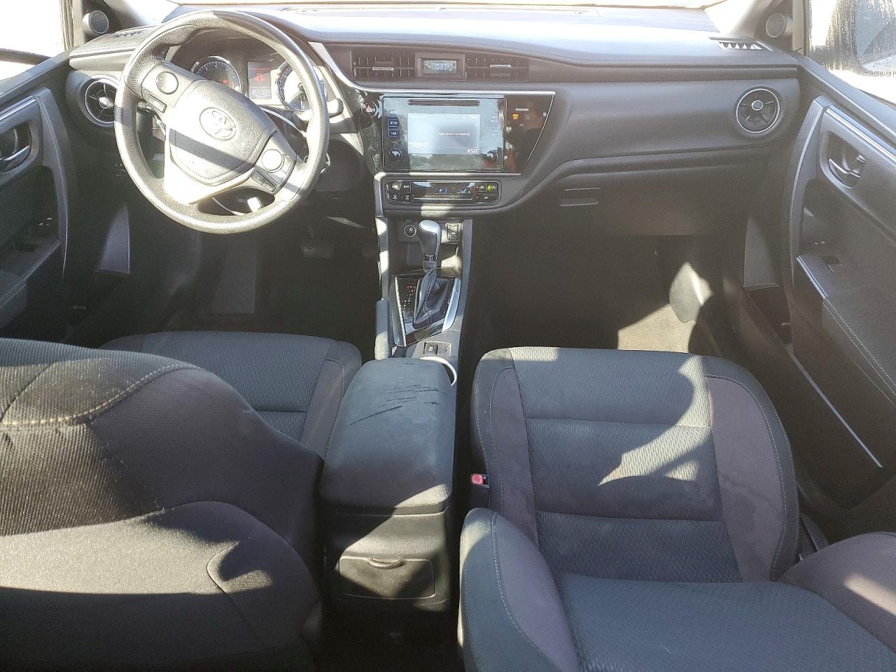 2017 TOYOTA COROLLA L photo 8