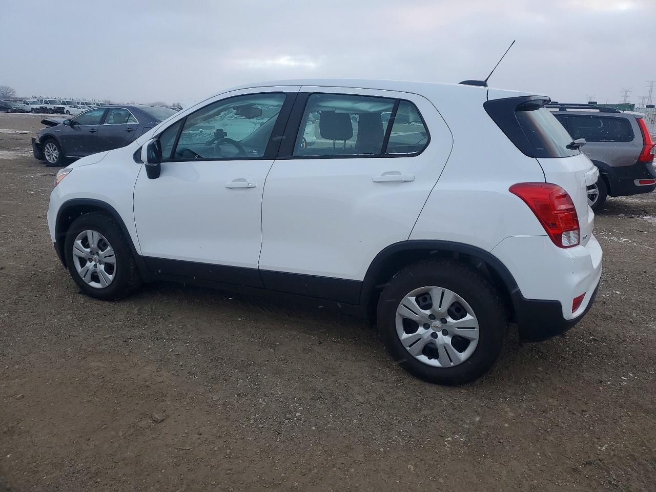 2019 CHEVROLET TRAX LS photo 2
